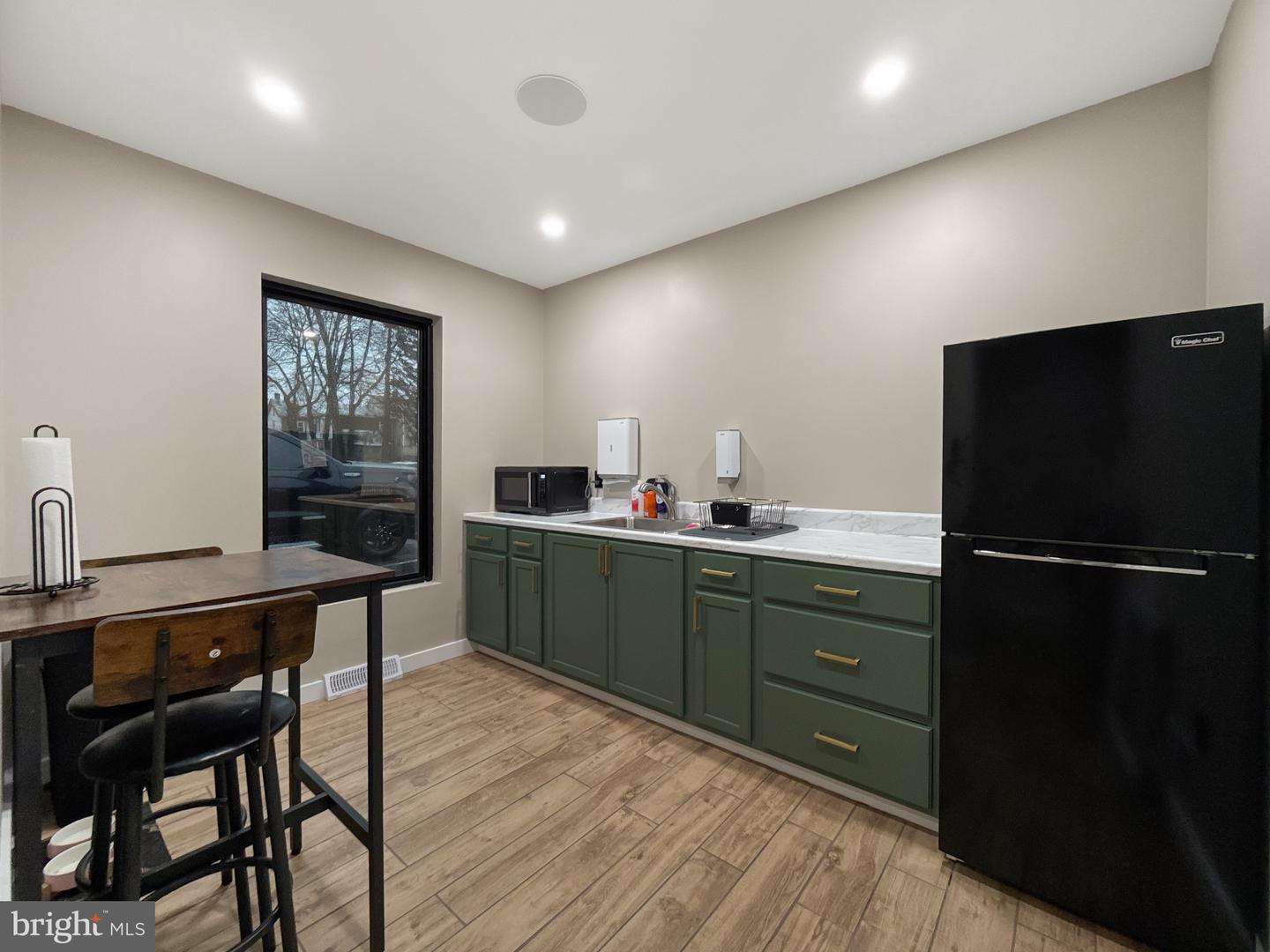 124 High Property Photo 17