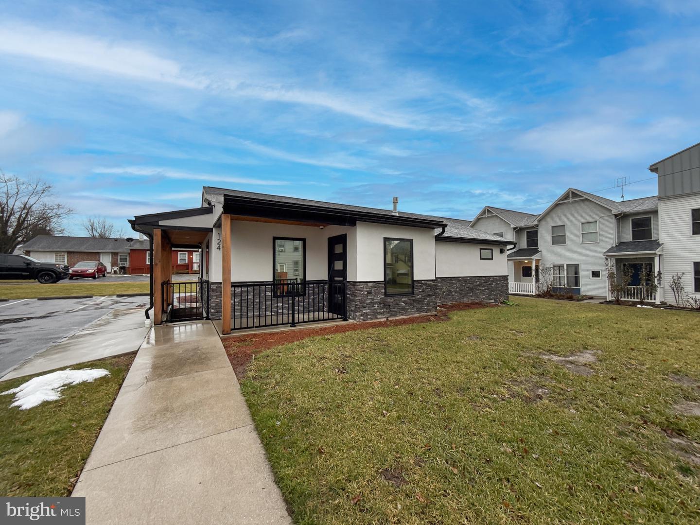124 High Property Photo 24