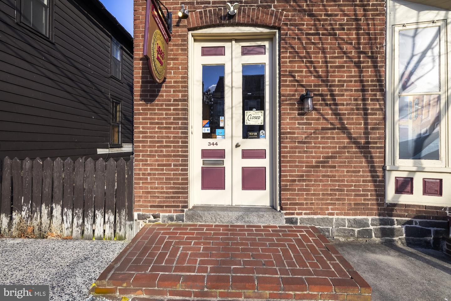 344 Baltimore St Property Photo 4