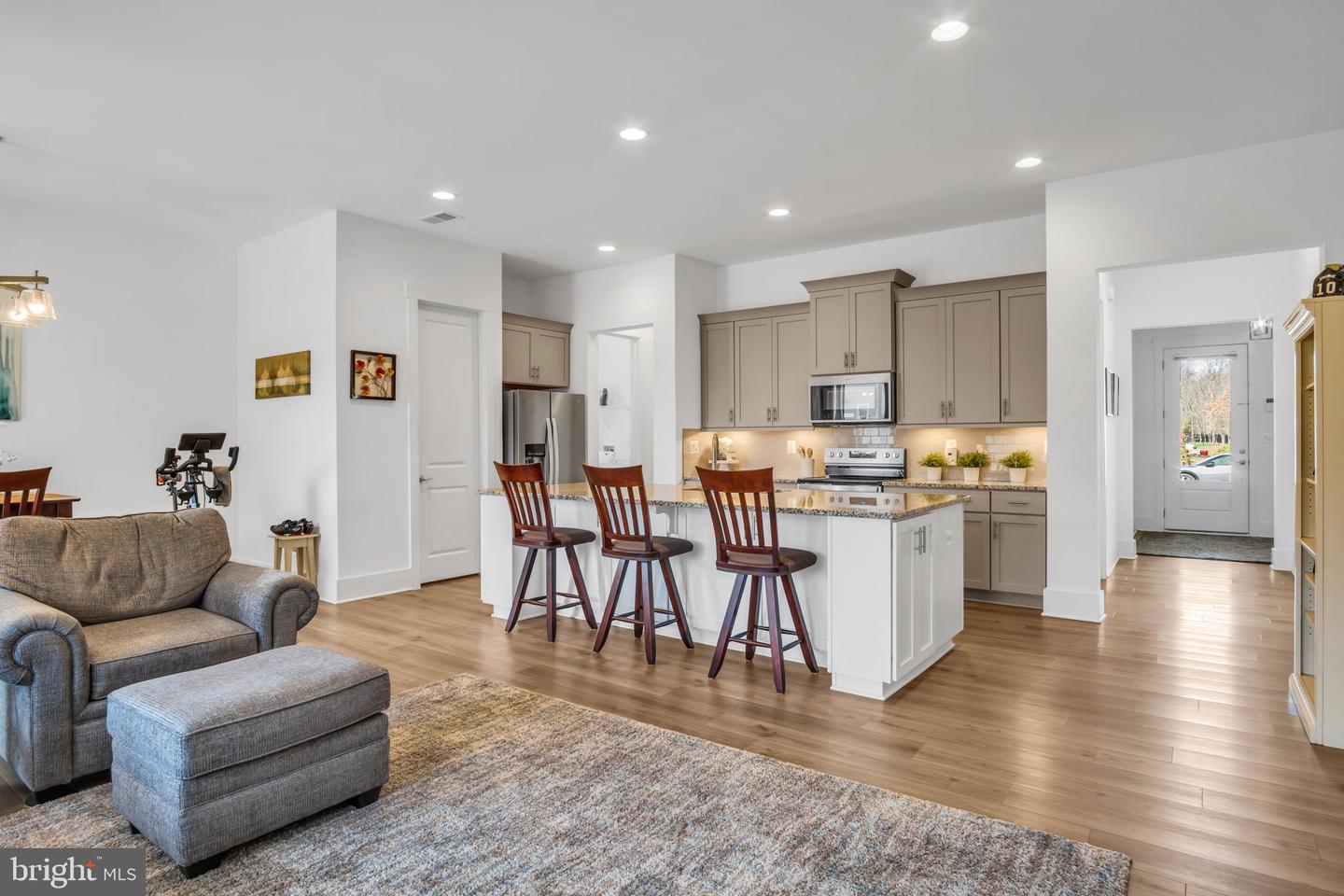 118 New Vista Way Property Photo 13