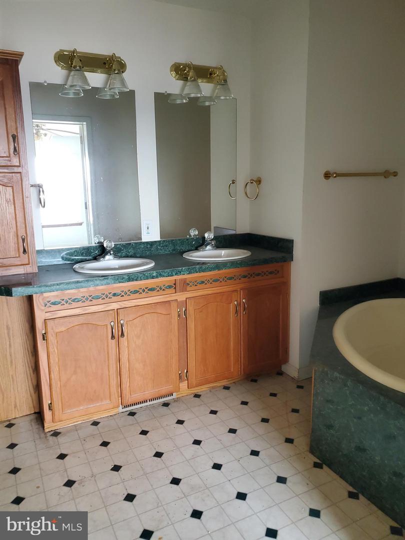 6335 Oxford Rd Property Photo 37
