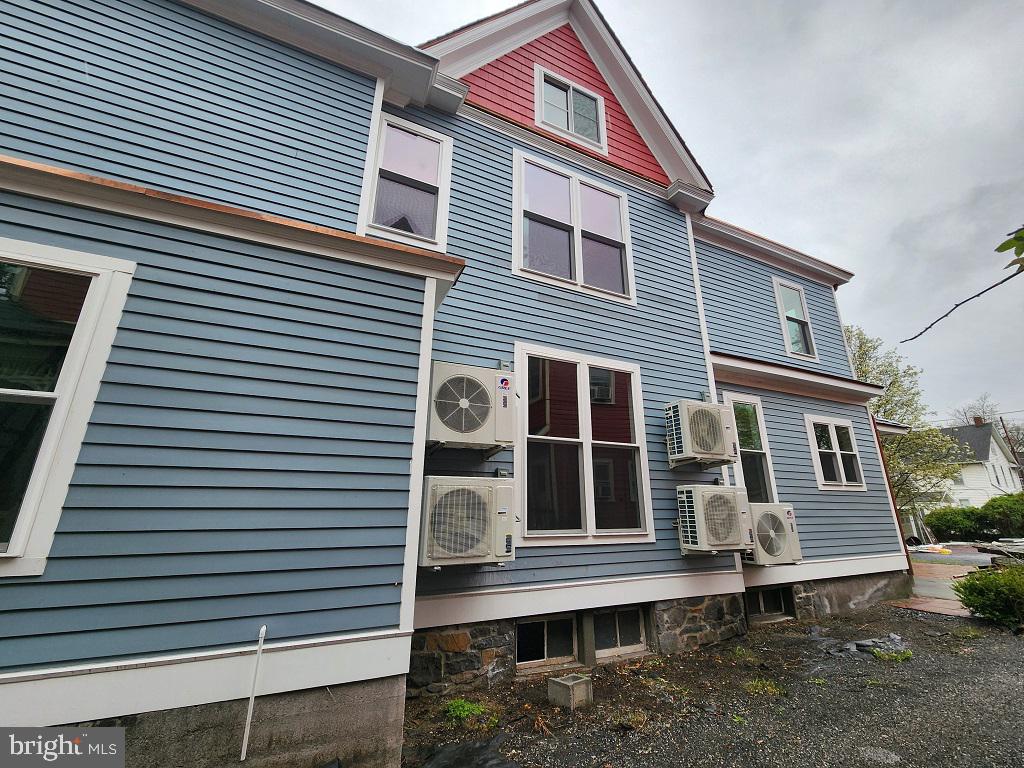 202 Carlisle St Property Photo 4