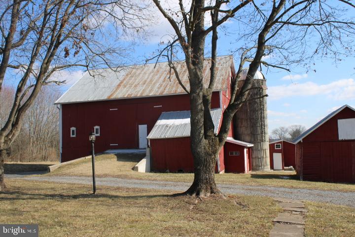 740 Bermudian Creek Rd #barns Property Photo 1