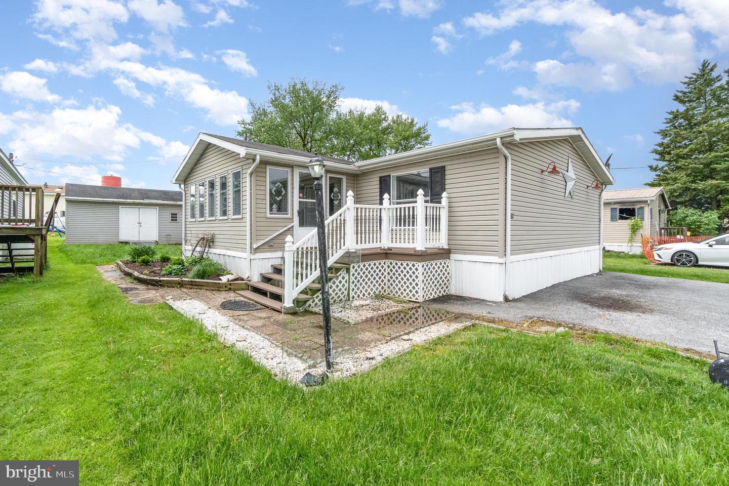 465 Manor Dr Property Photo 1