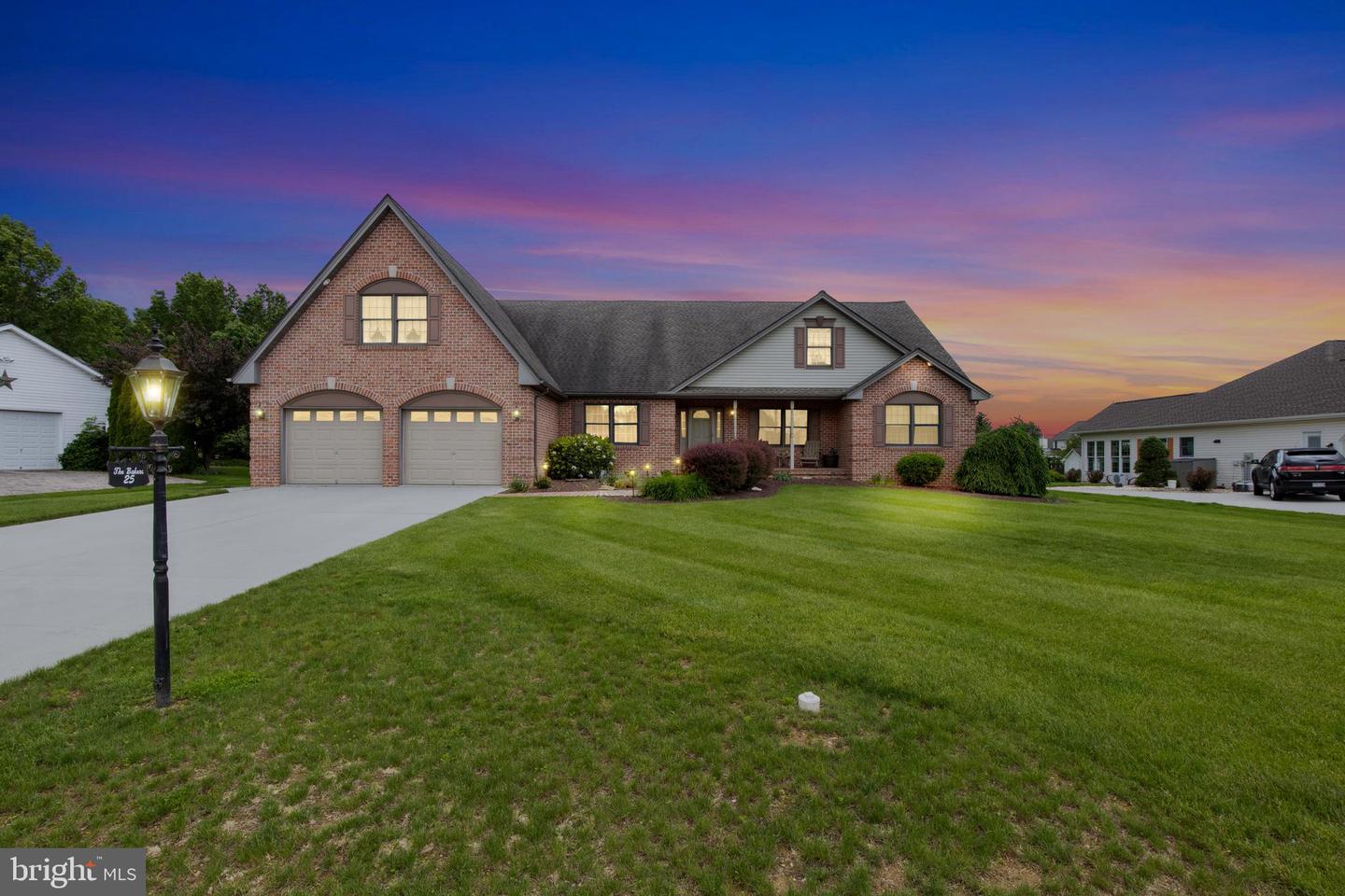 25 Warm Breeze Ct Property Photo 1