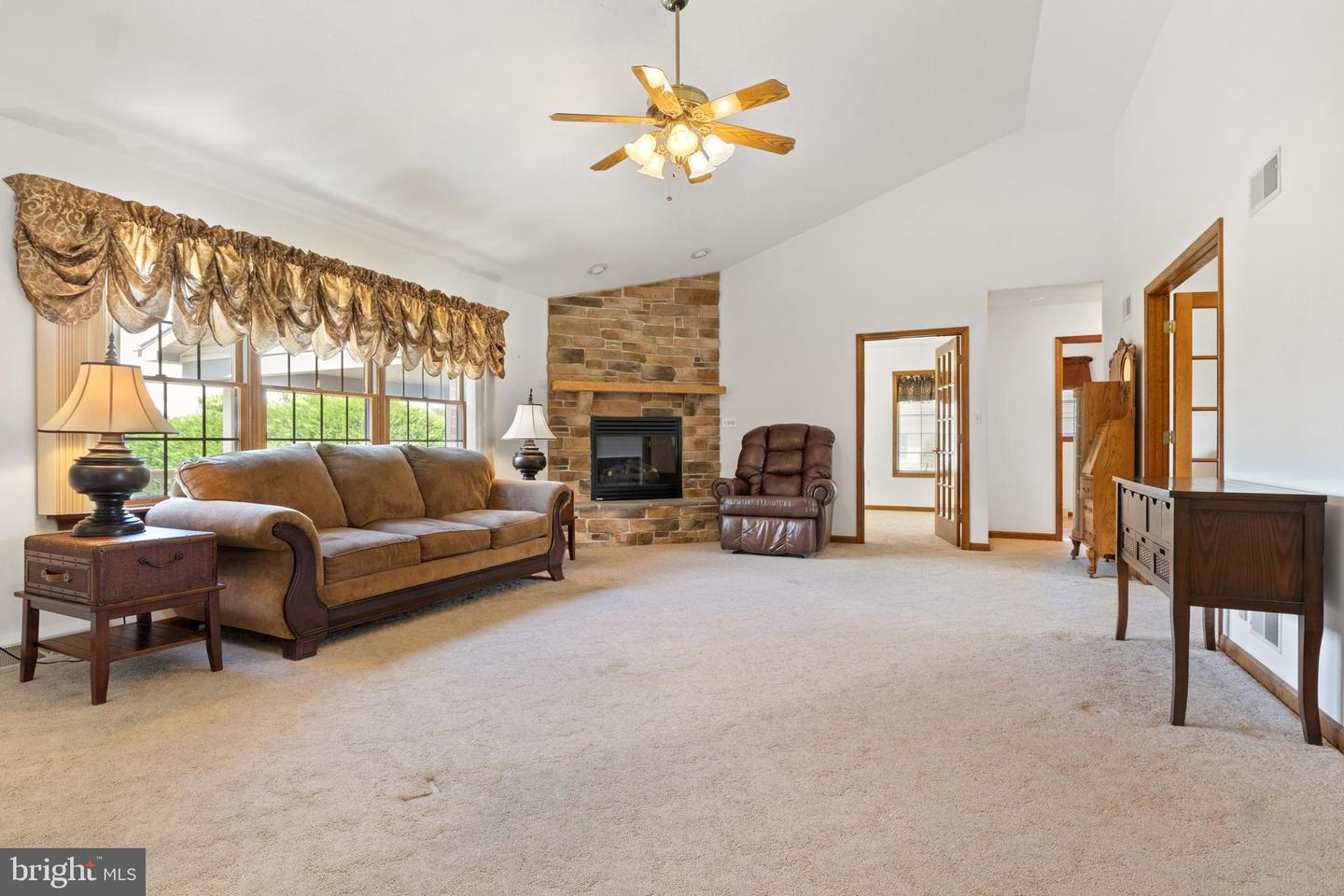 25 Warm Breeze Ct Property Photo 8