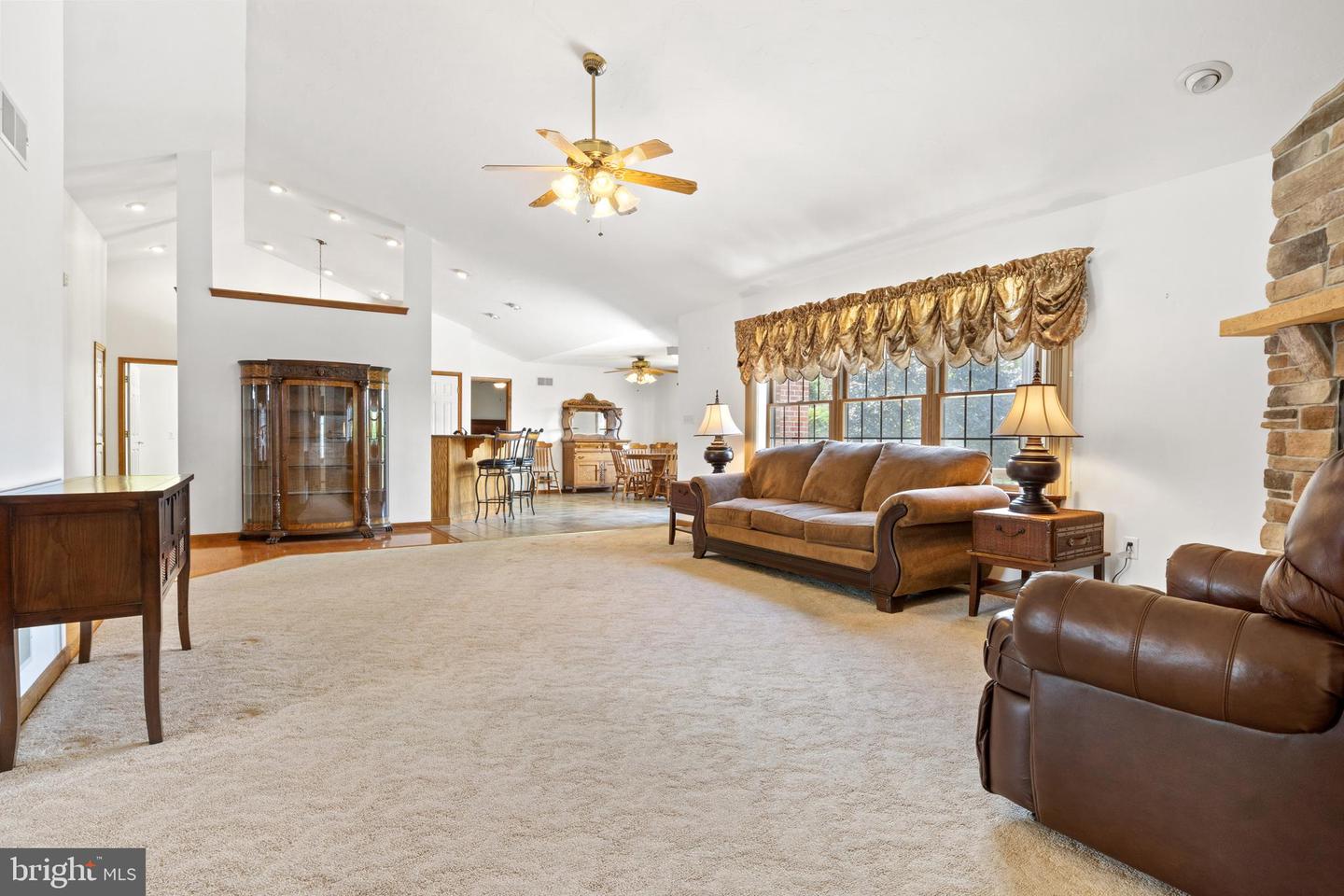 25 Warm Breeze Ct Property Photo 10