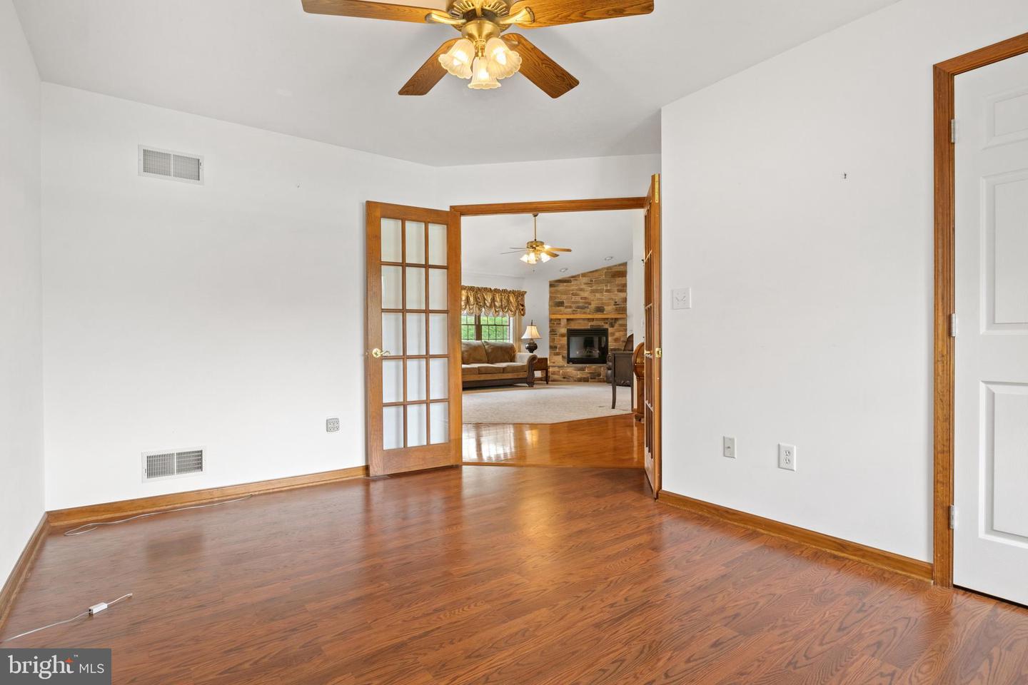 25 Warm Breeze Ct Property Photo 15