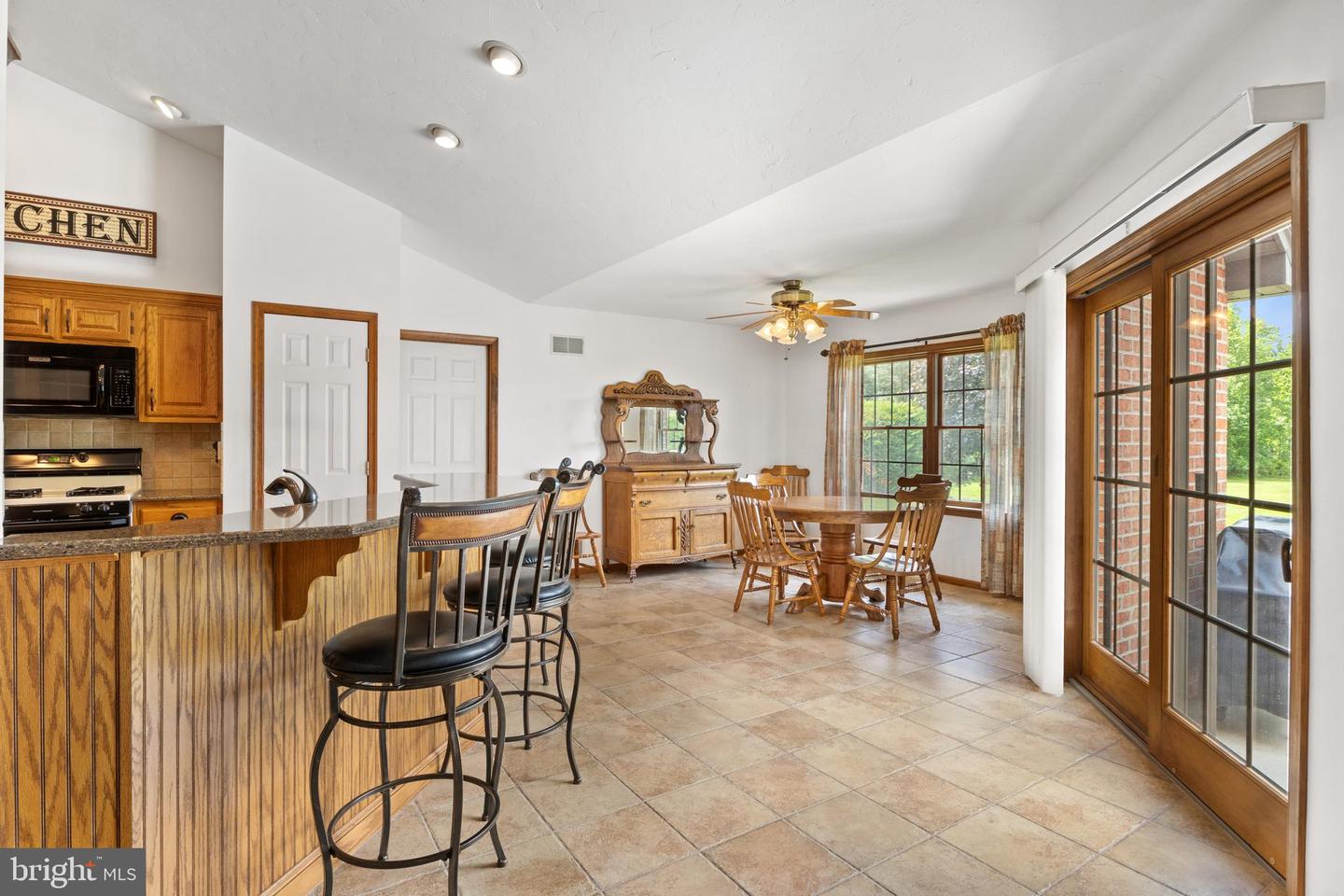 25 Warm Breeze Ct Property Photo 16