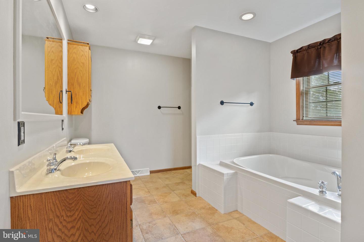 25 Warm Breeze Ct Property Photo 30