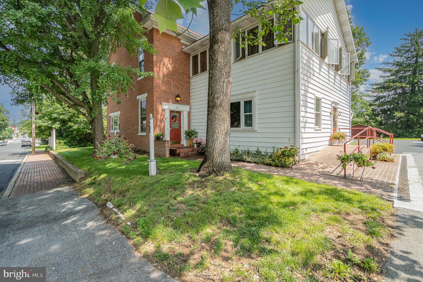 54 S HIGH ST