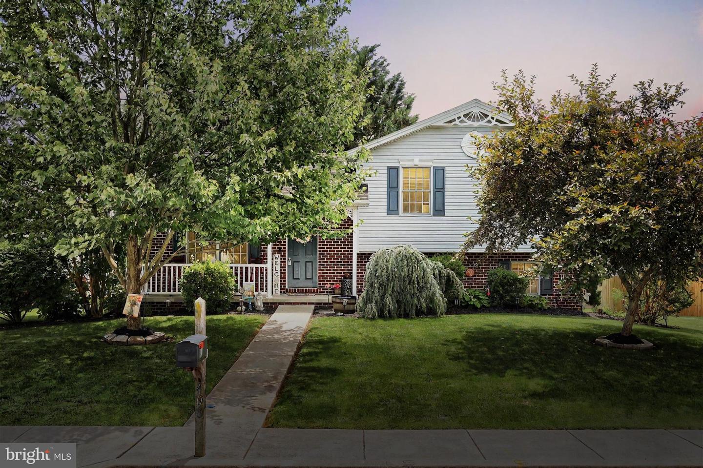 408 Lexington Way Property Photo 1