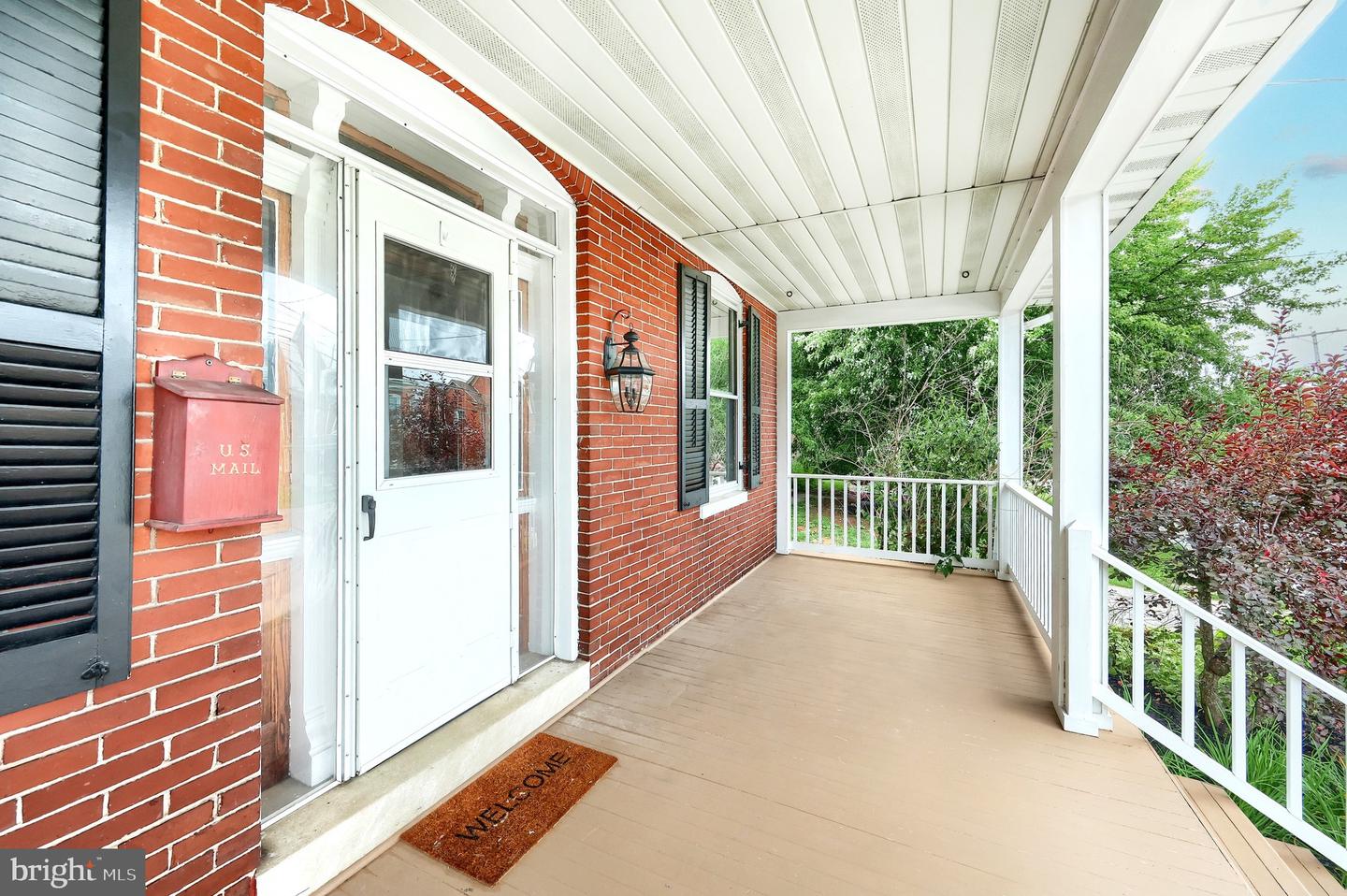 415 Lincoln Way W Property Photo 5