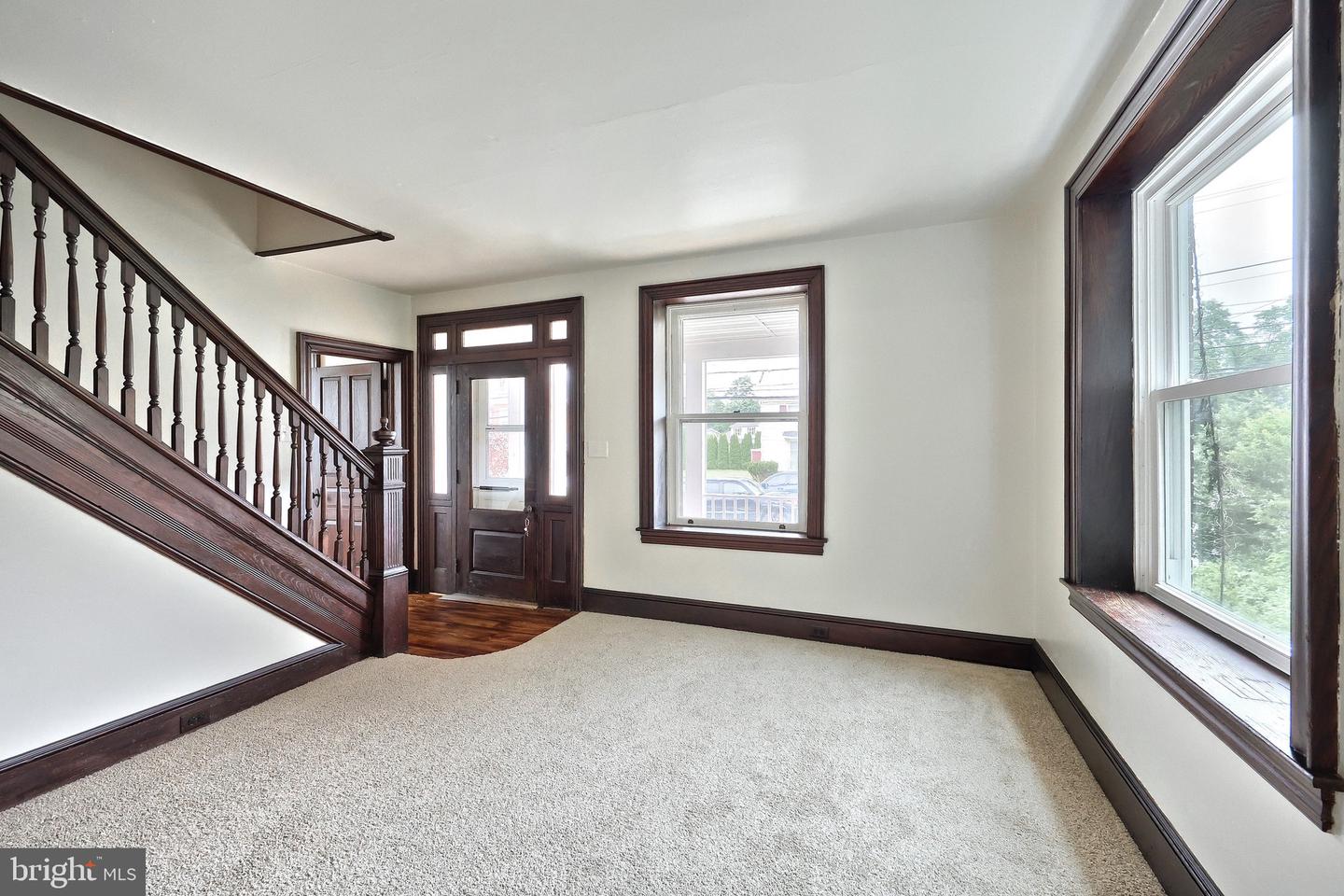415 Lincoln Way W Property Photo 6
