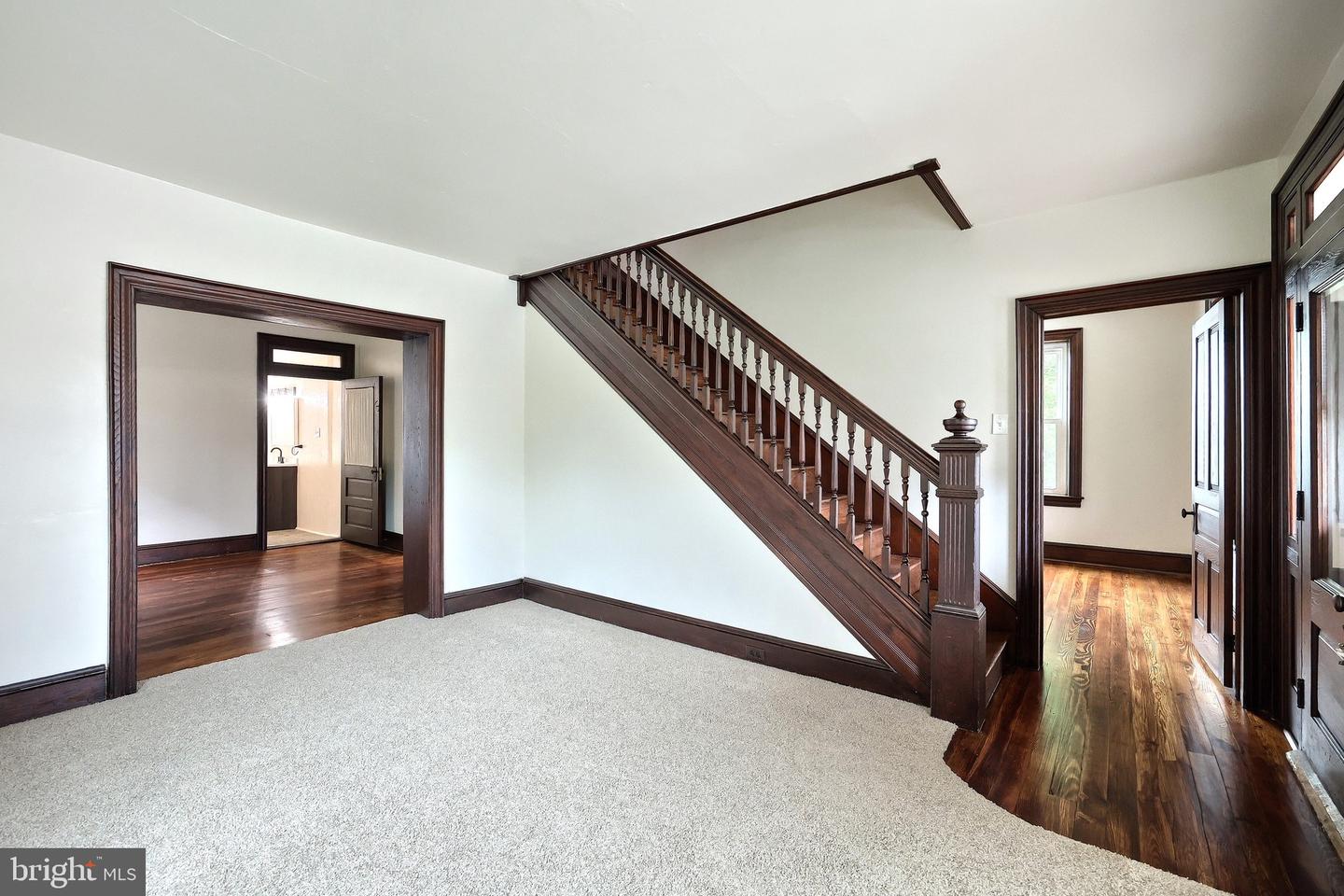 415 Lincoln Way W Property Photo 7