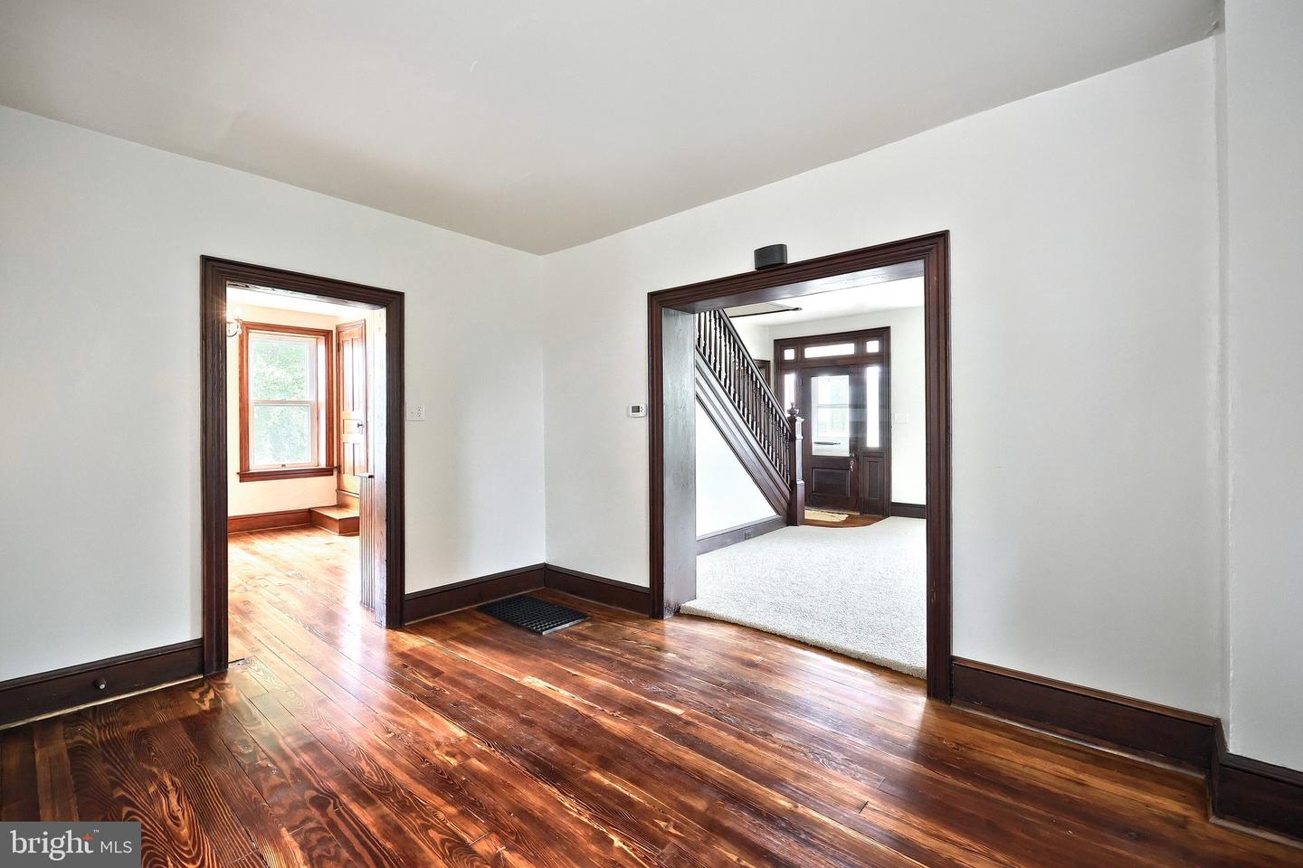 415 Lincoln Way W Property Photo 8