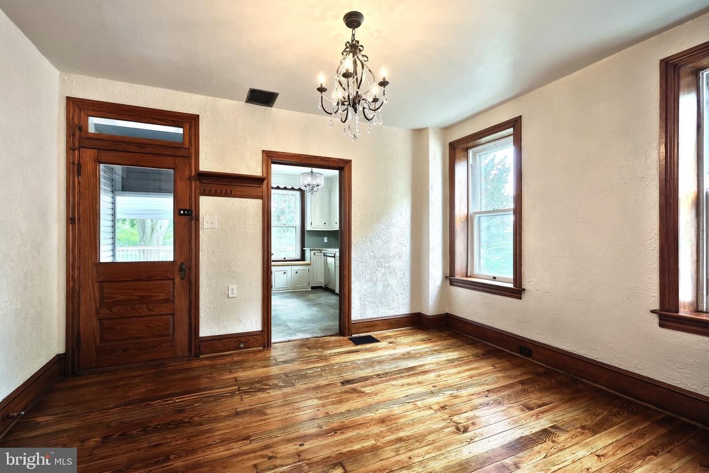 415 Lincoln Way W Property Photo 9