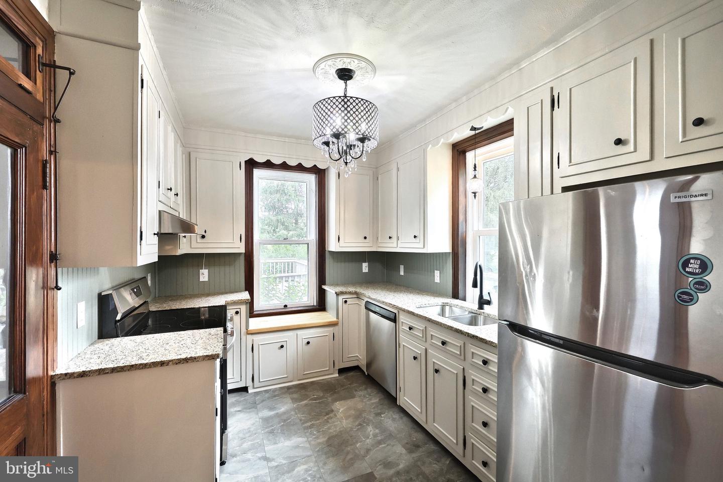 415 Lincoln Way W Property Photo 12