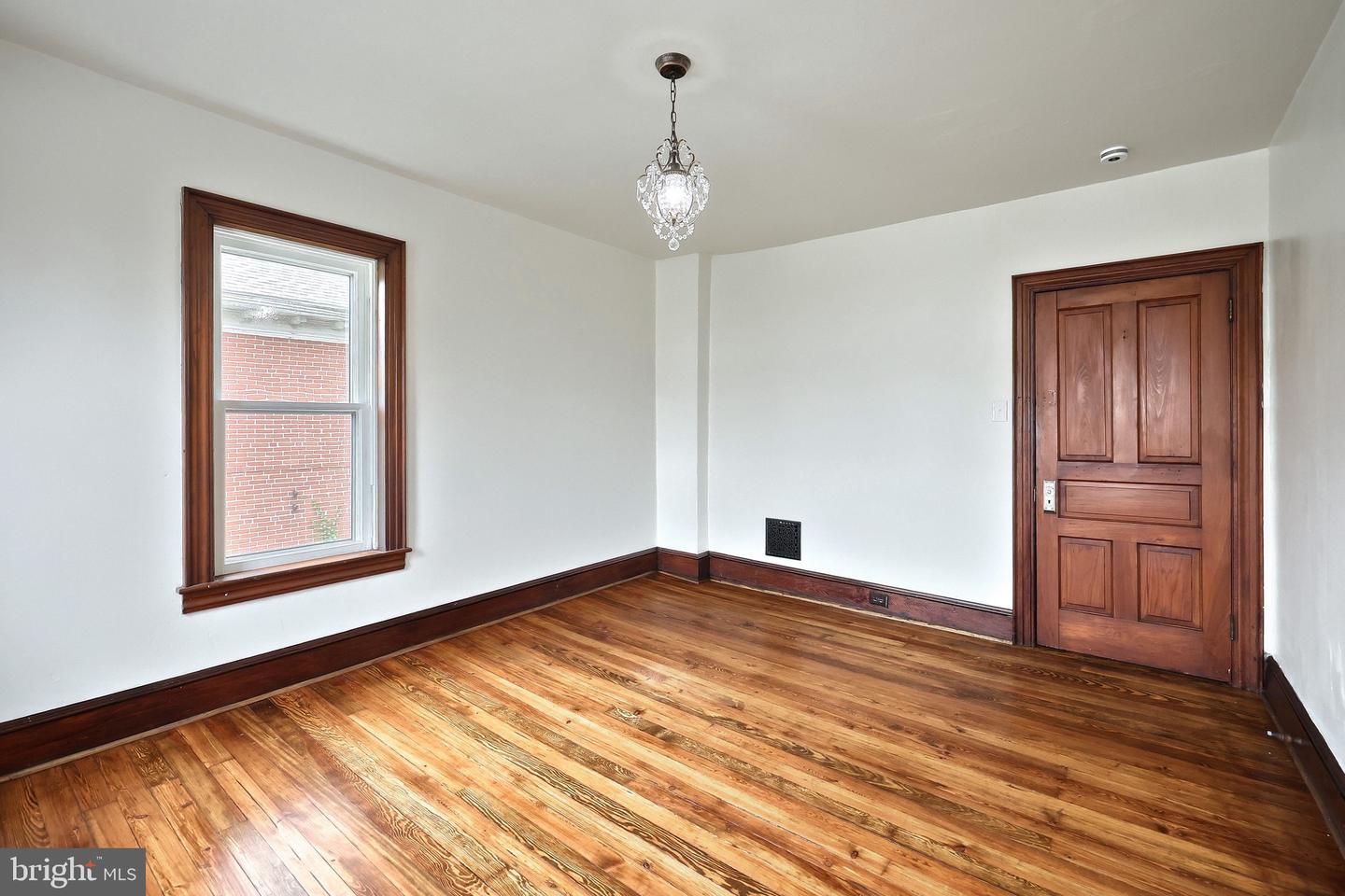 415 Lincoln Way W Property Photo 17
