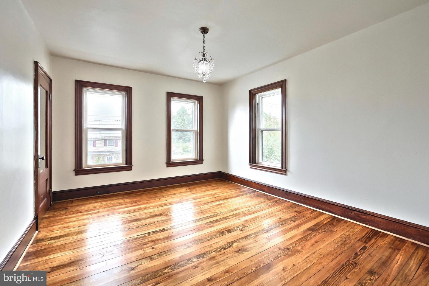 415 Lincoln Way W Property Photo 19