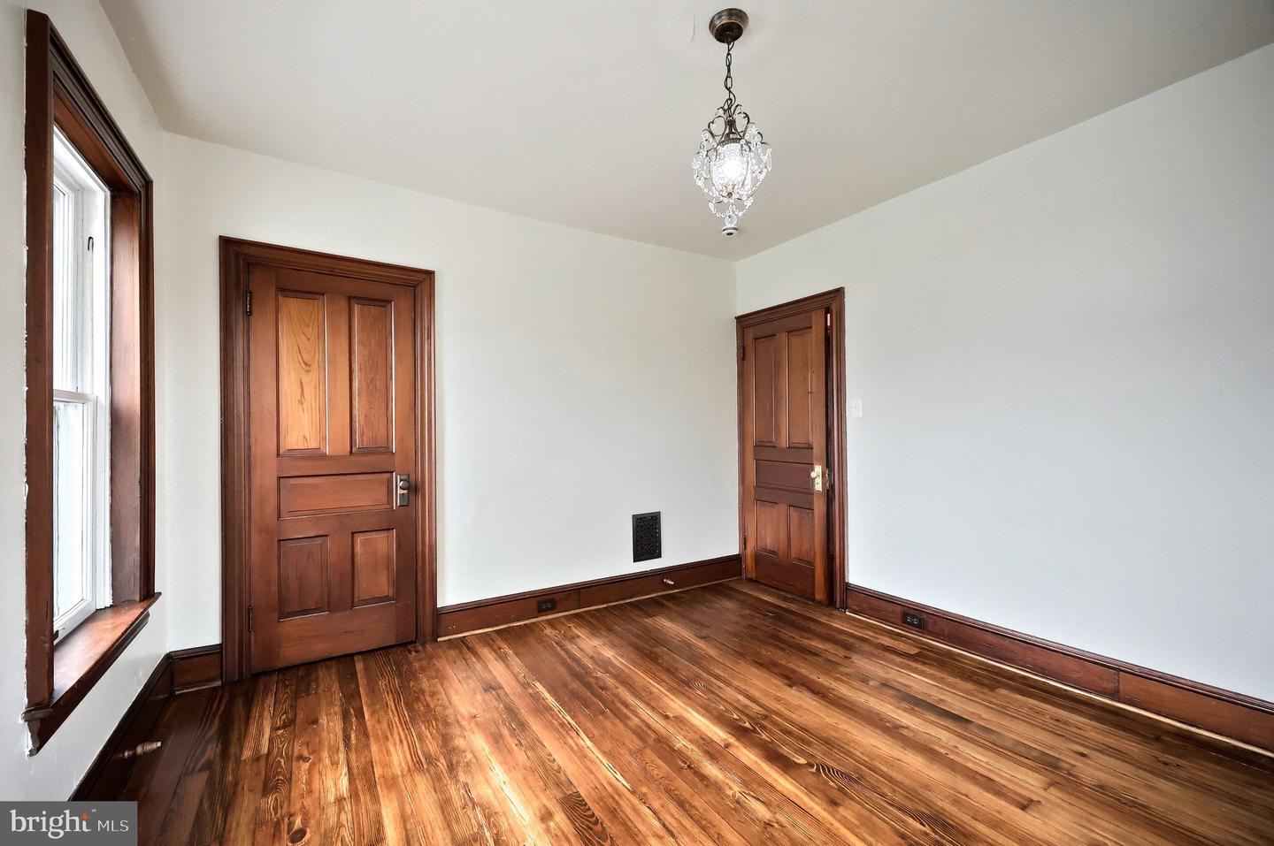415 Lincoln Way W Property Photo 20