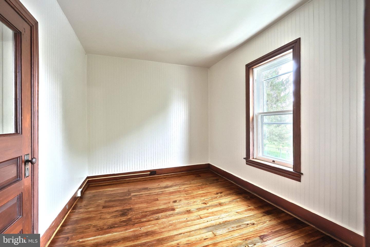 415 Lincoln Way W Property Photo 22