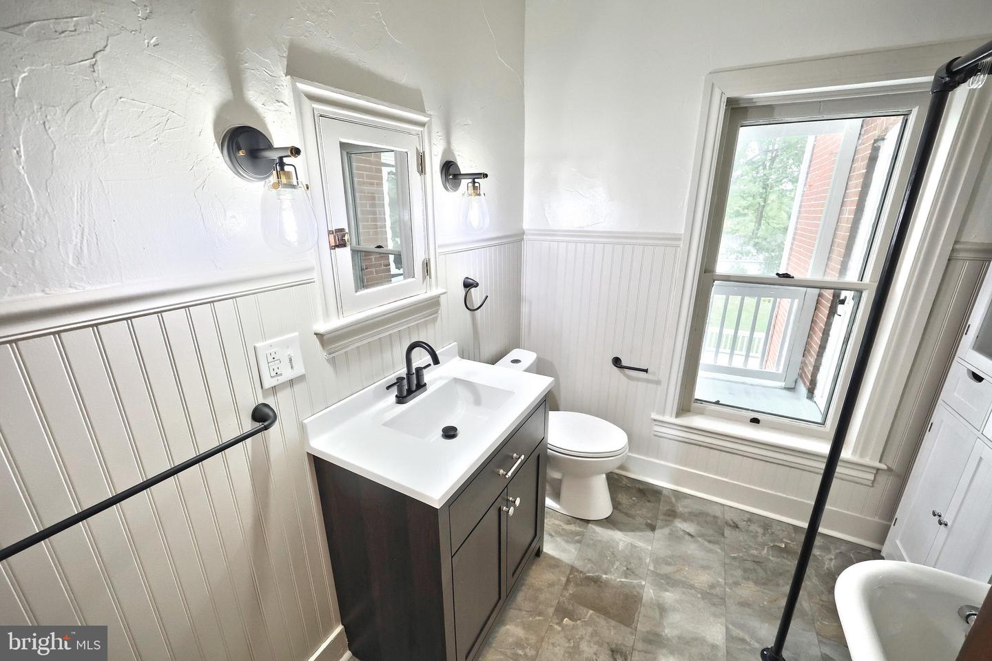 415 Lincoln Way W Property Photo 24