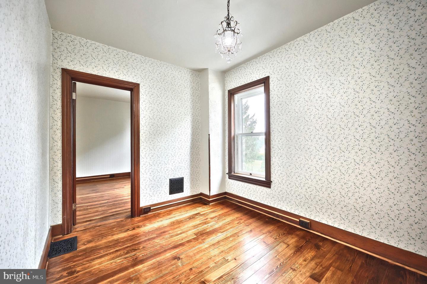 415 Lincoln Way W Property Photo 26