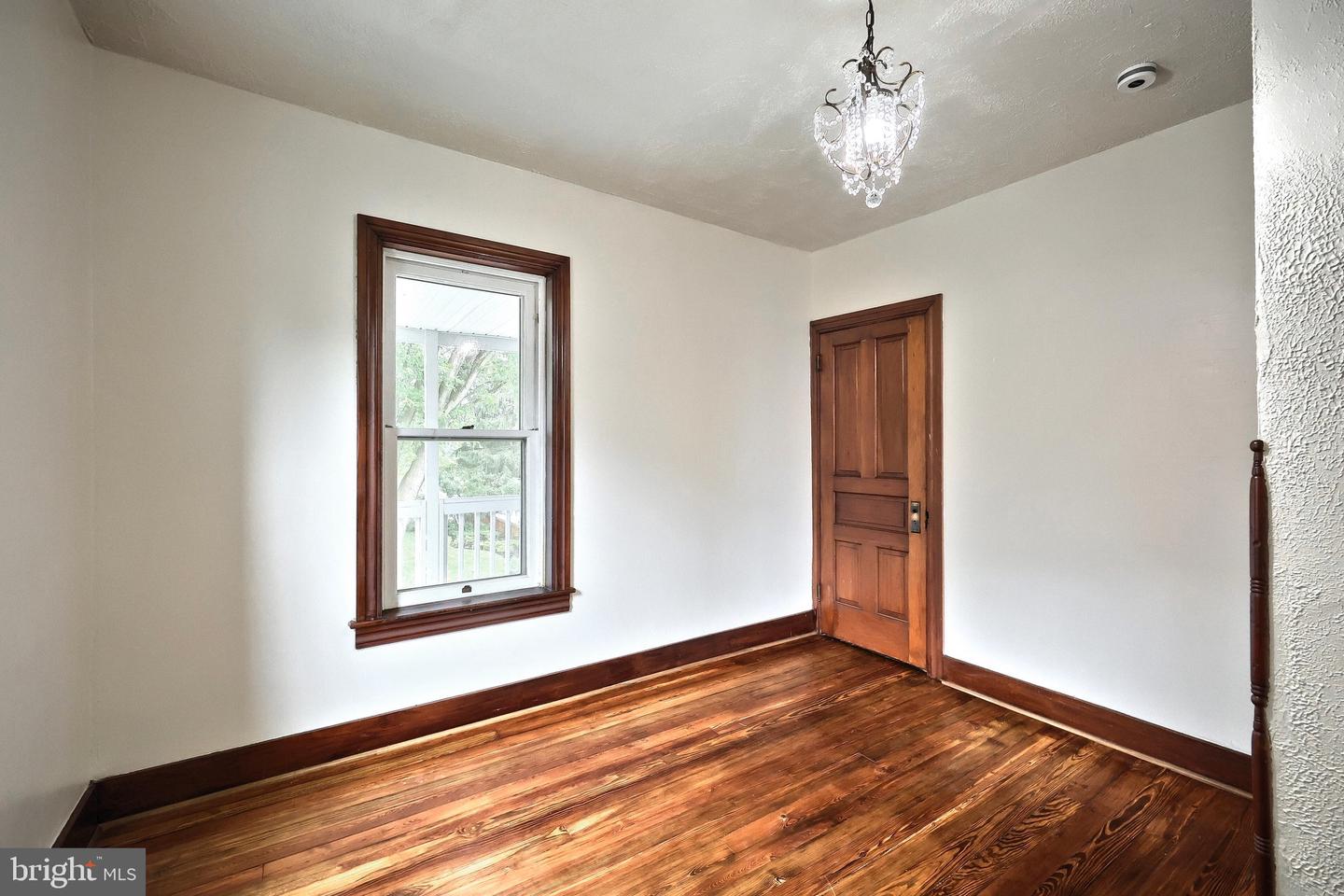 415 Lincoln Way W Property Photo 27