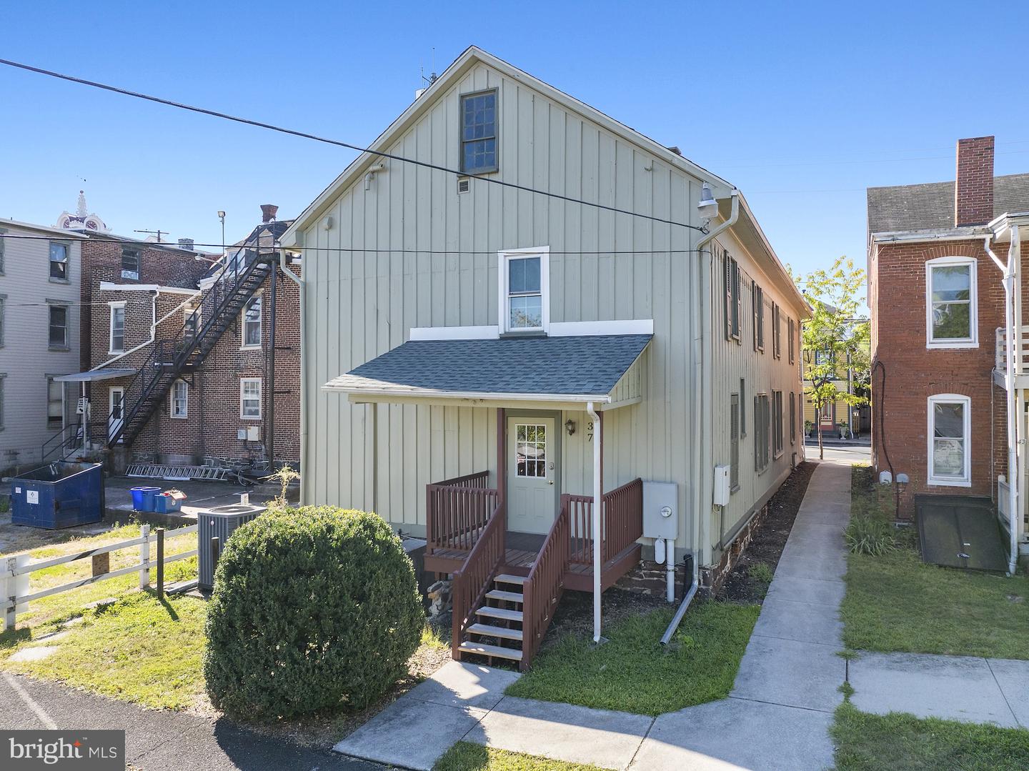 37 W Middle St Property Photo 10