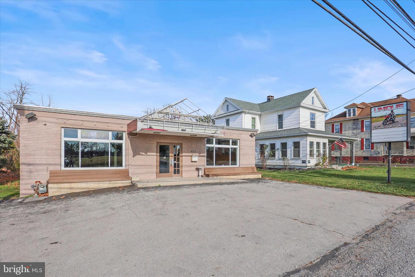 426 Lincolnway W Property Photo 2