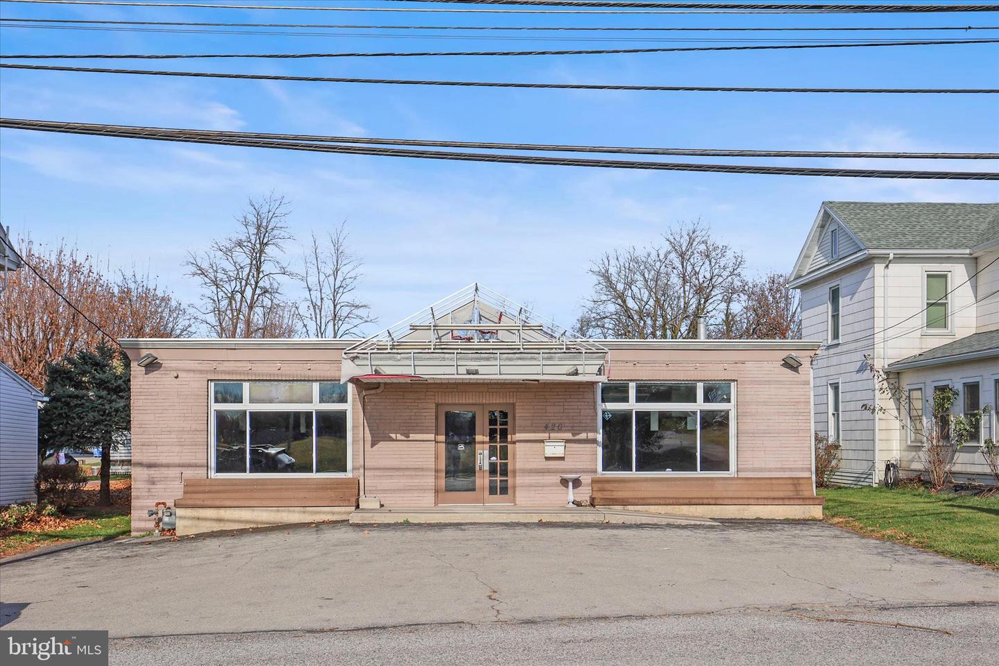 426 Lincolnway W Property Photo 3