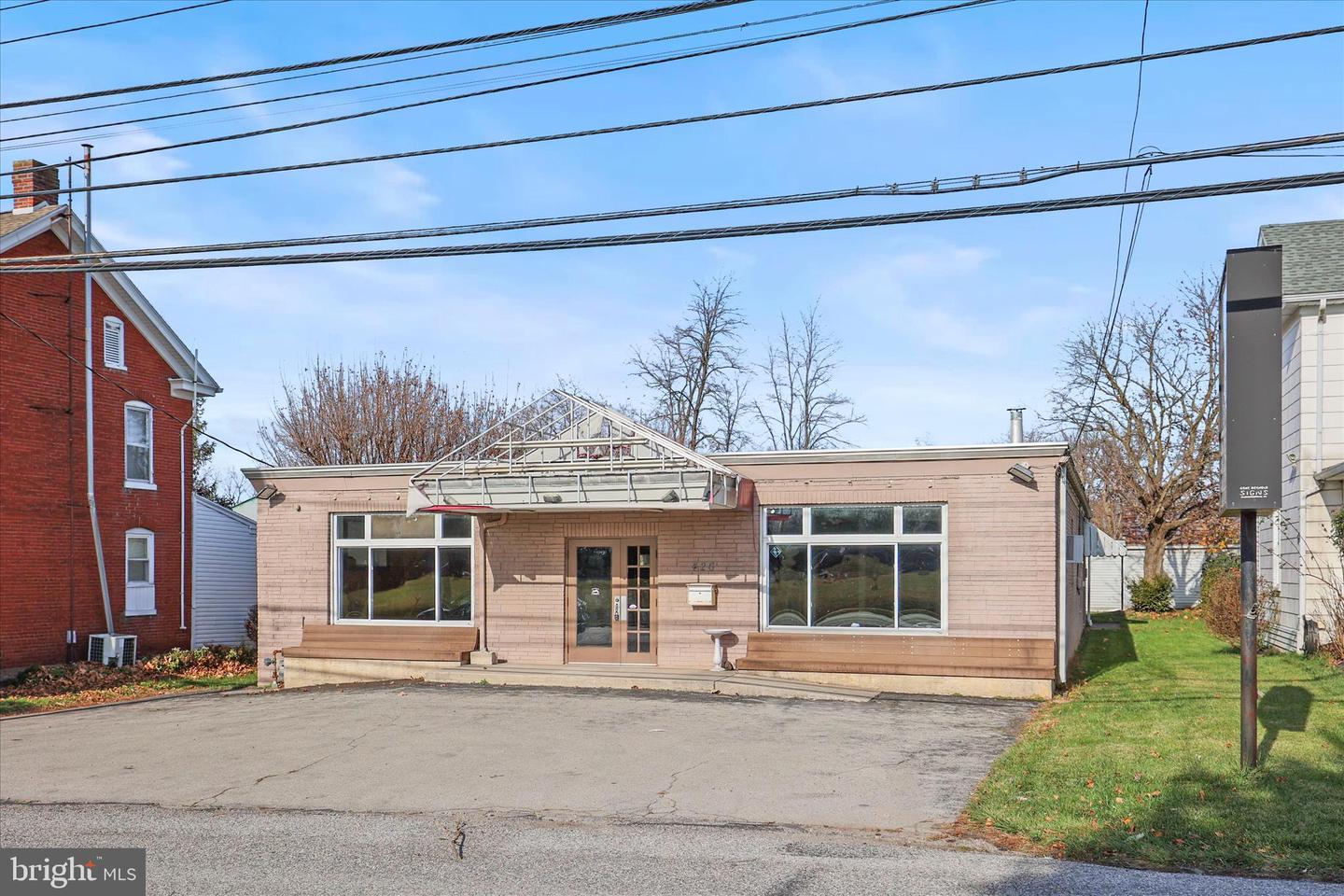 426 Lincolnway W Property Photo 4