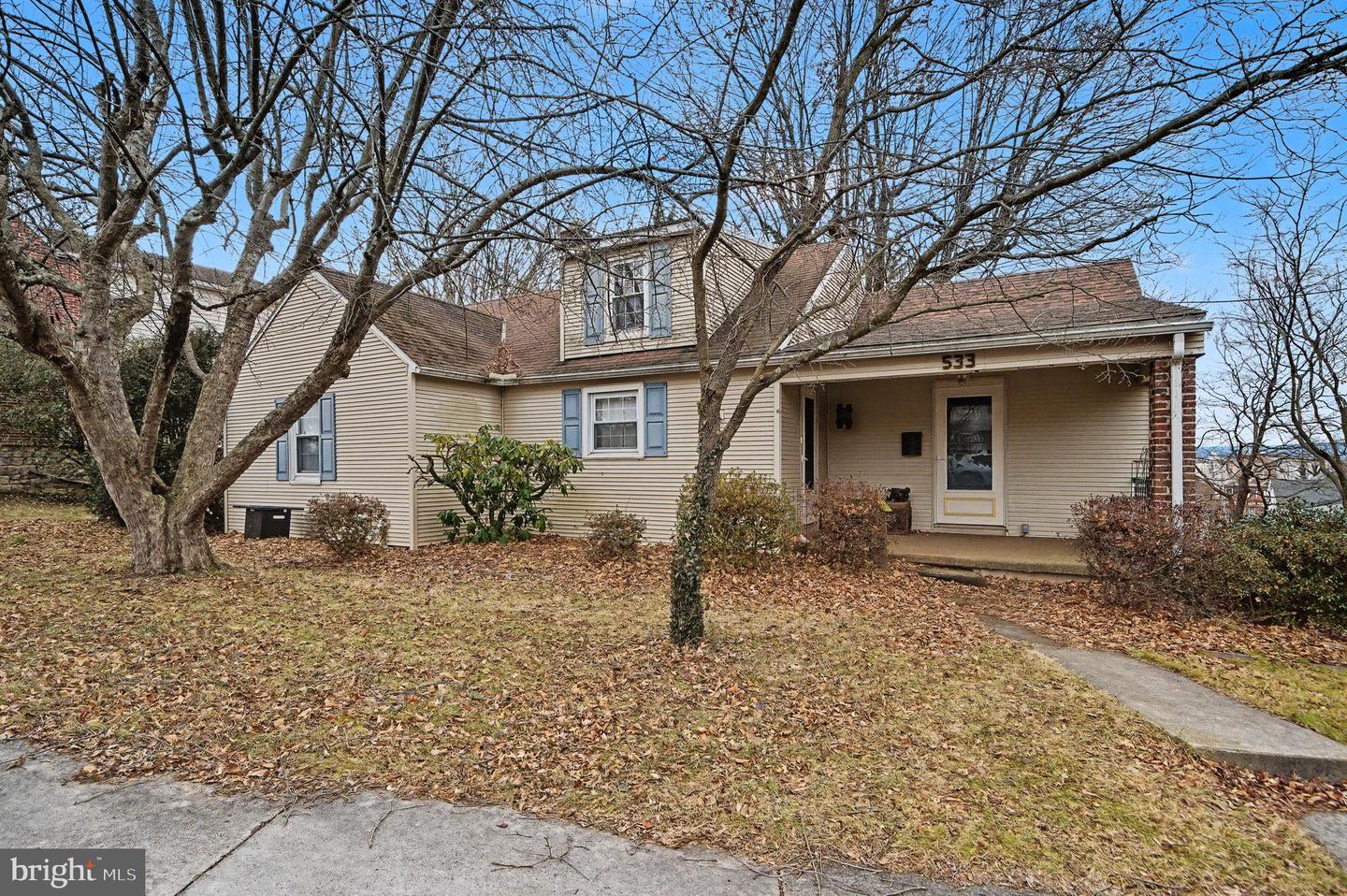 533 HILLCREST PL
