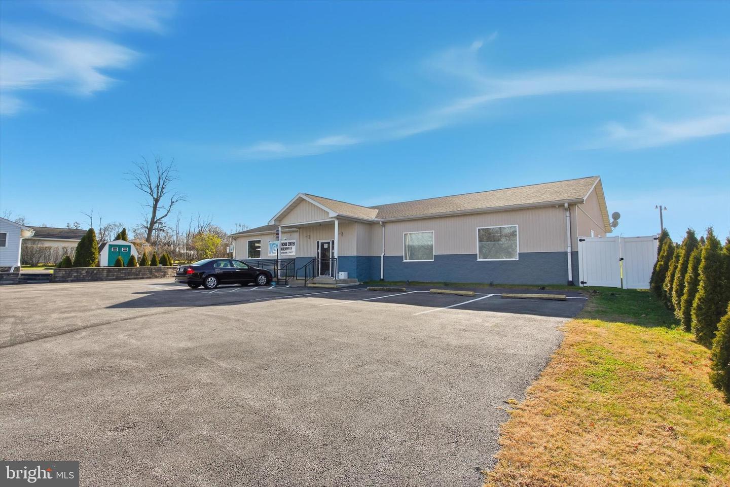 14 E Hanover Property Photo 4