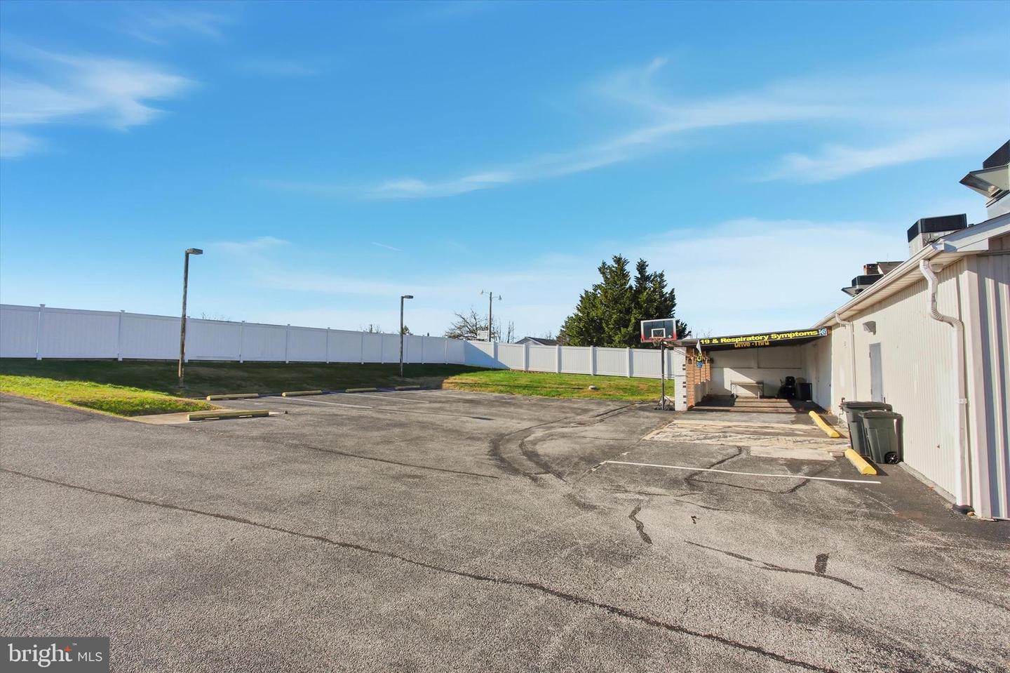 14 E Hanover Property Photo 8