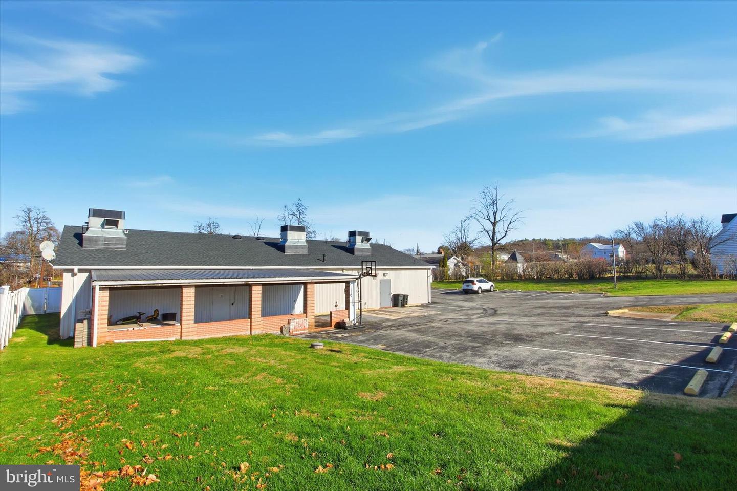 14 E Hanover Property Photo 26