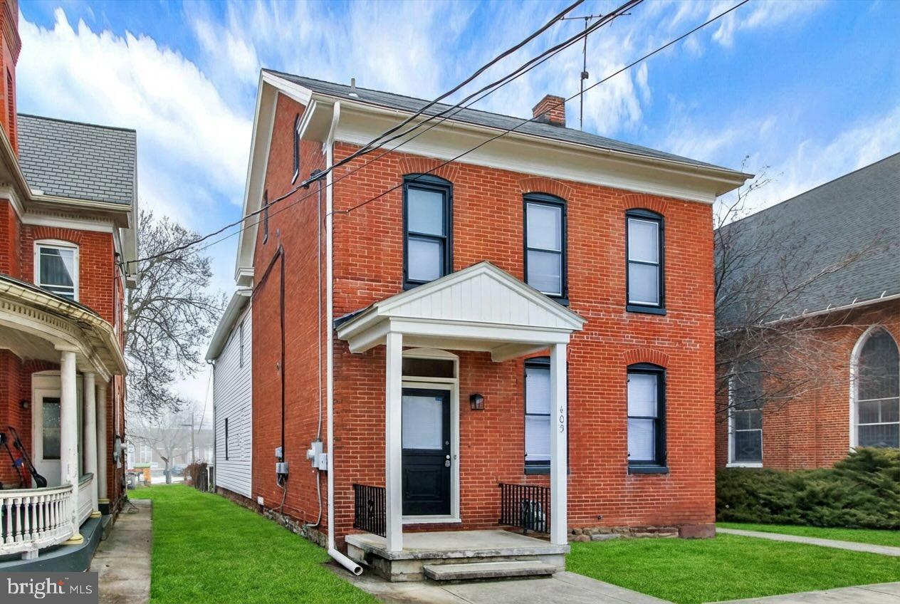 405 W KING ST