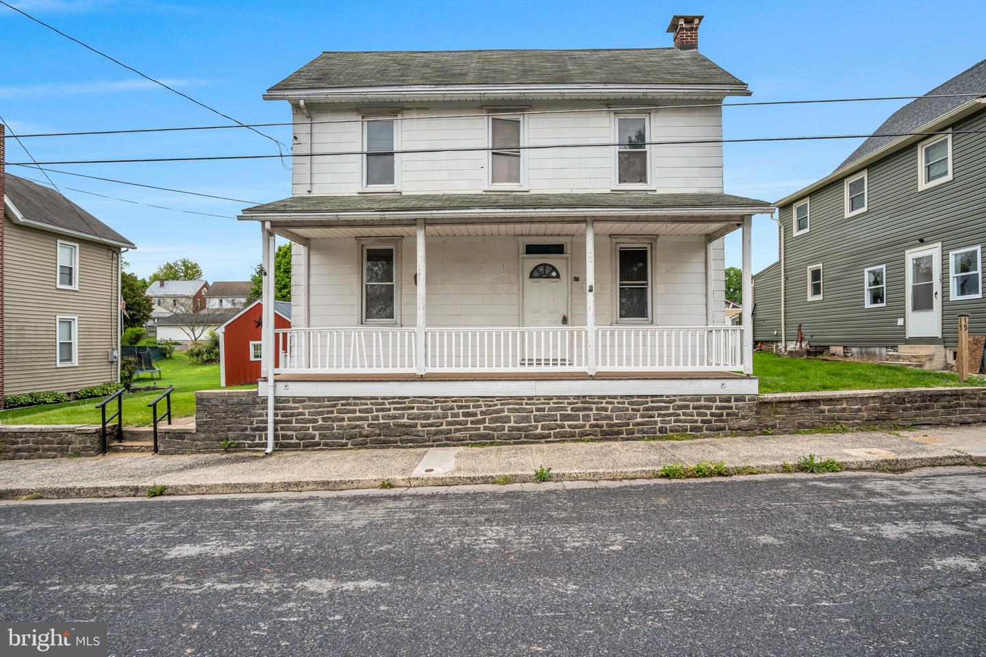 17 Penn St Property Photo 3