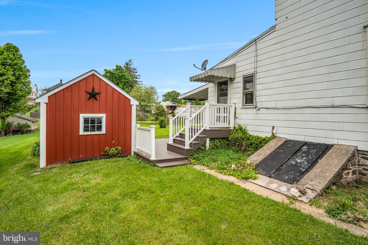 17 Penn St Property Photo 25