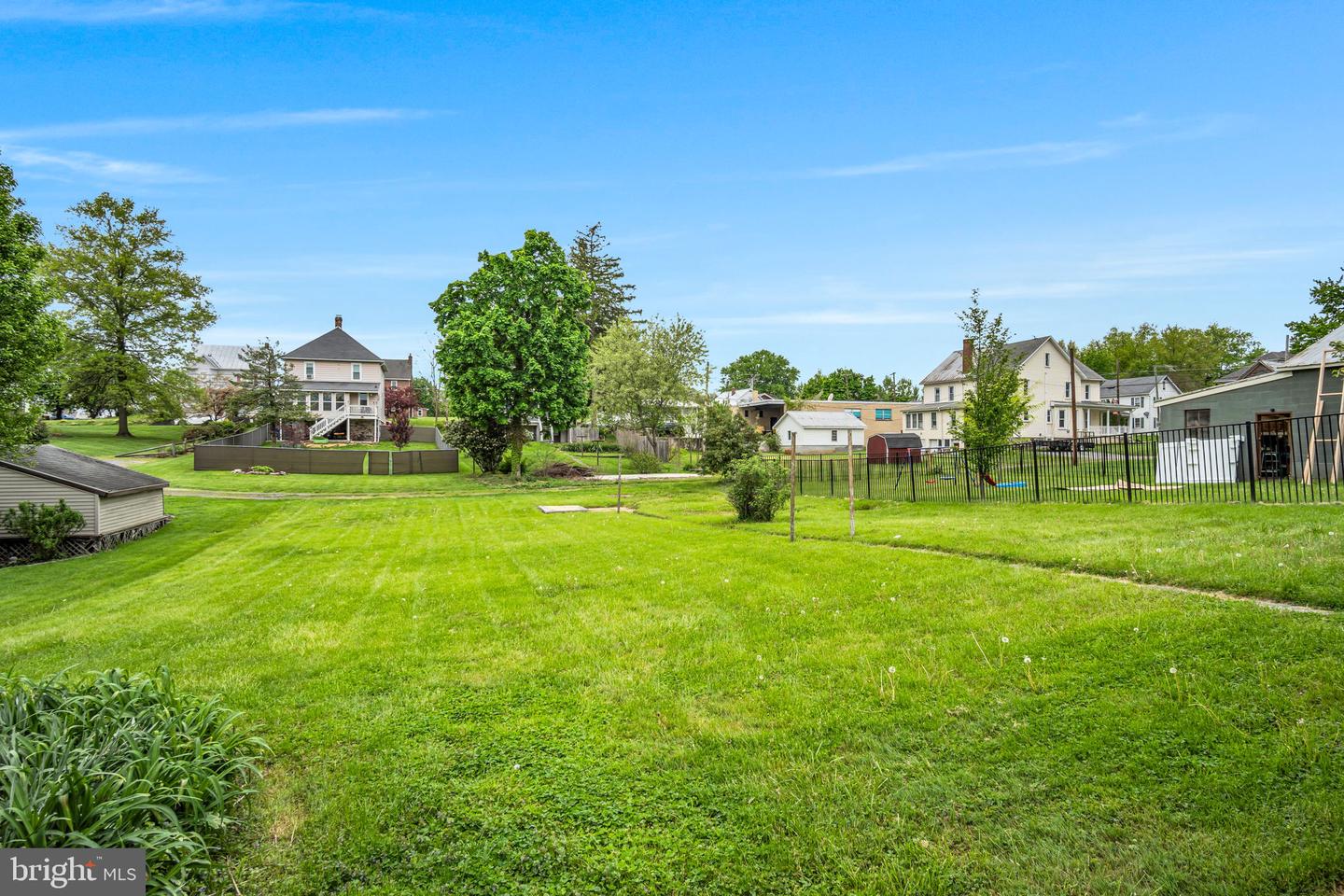 17 Penn St Property Photo 30