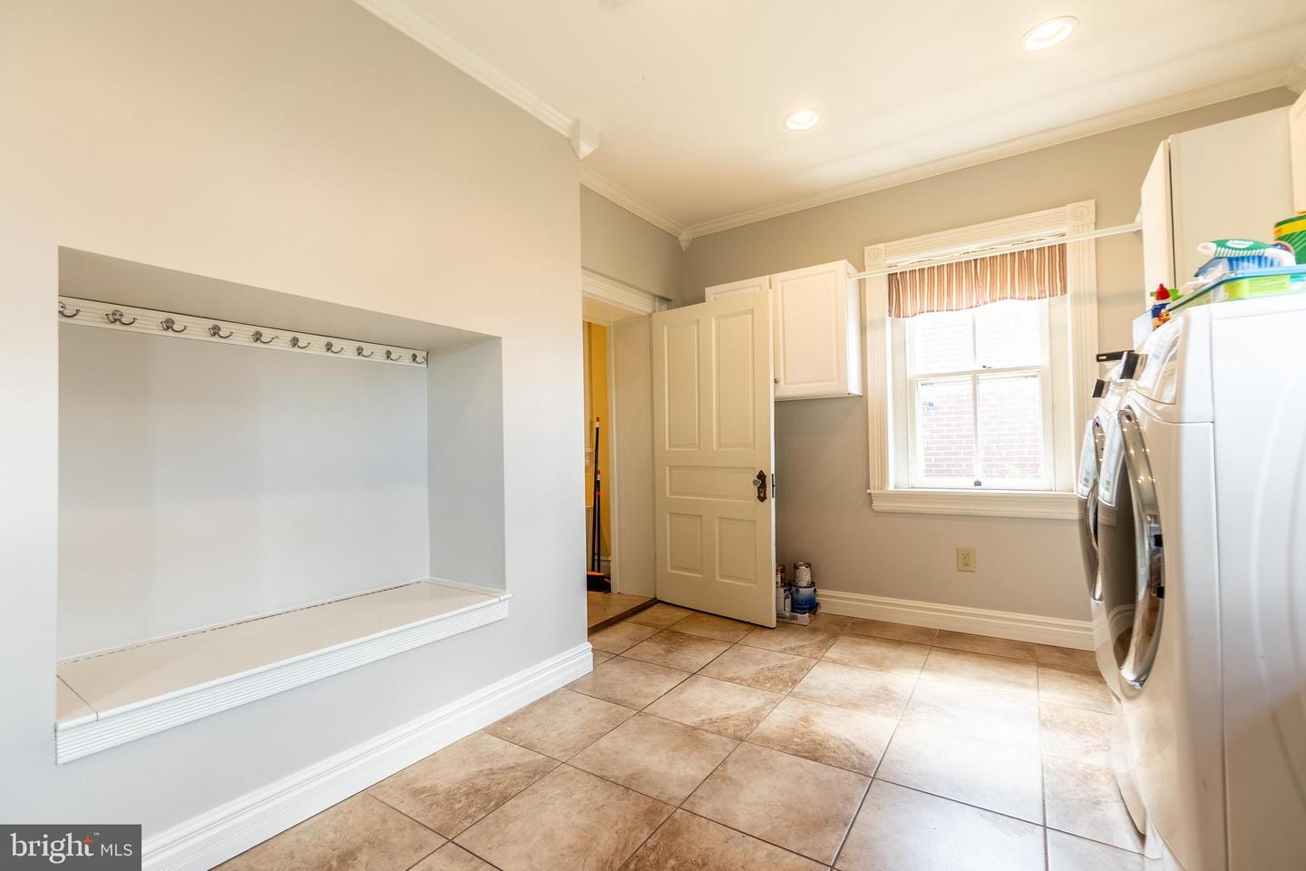 300 Lincoln Way W Property Photo 11