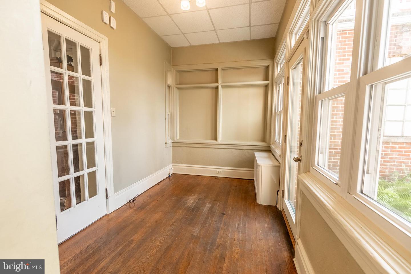 300 Lincoln Way W Property Photo 14