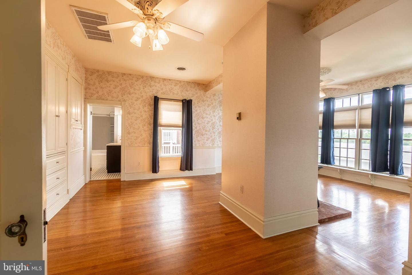 300 Lincoln Way W Property Photo 16