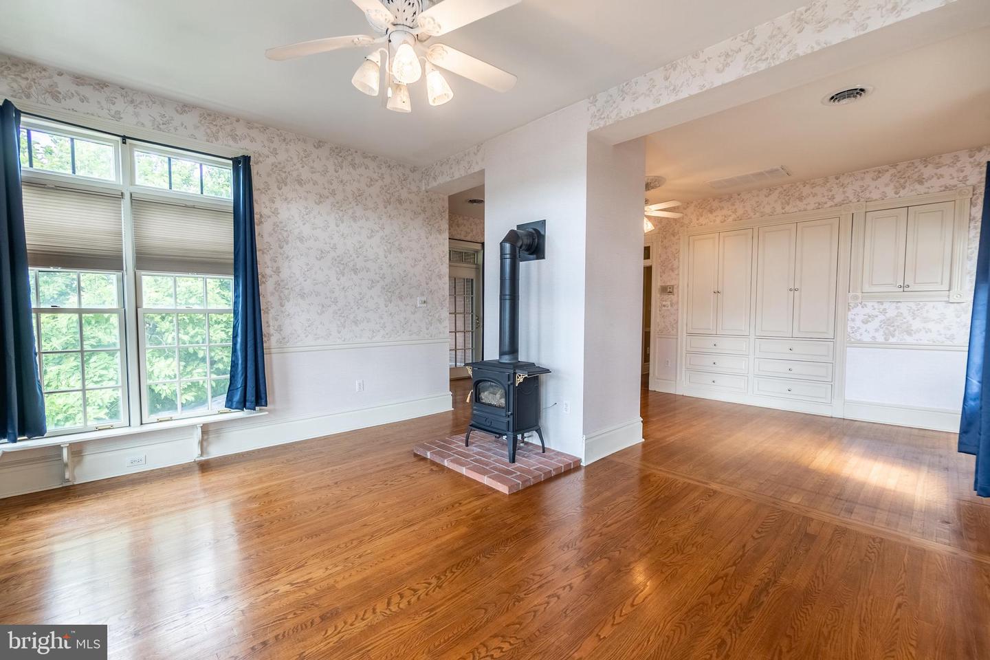 300 Lincoln Way W Property Photo 18