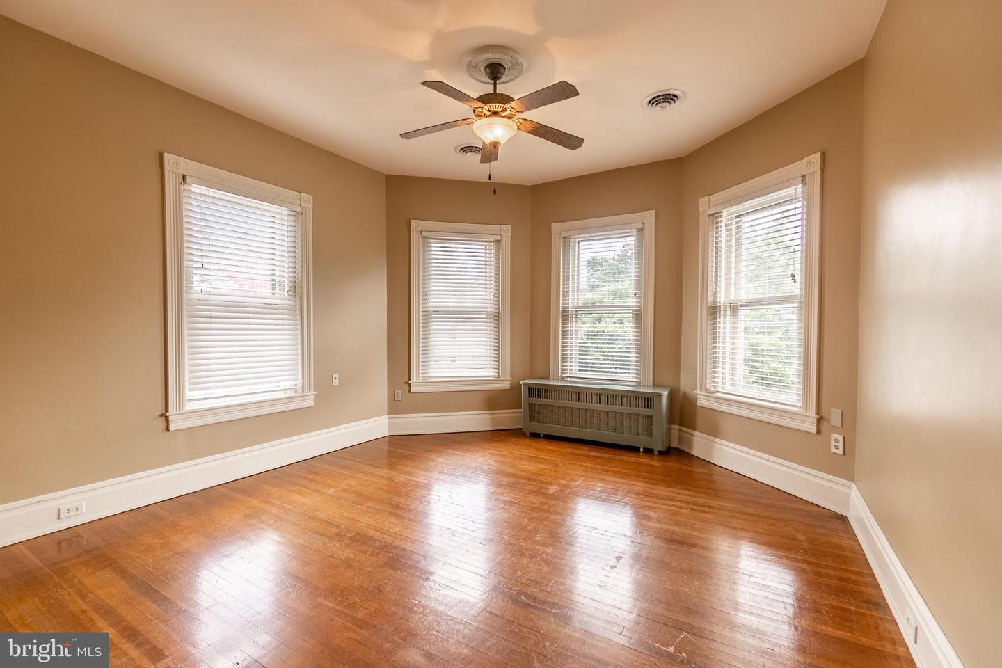 300 Lincoln Way W Property Photo 24