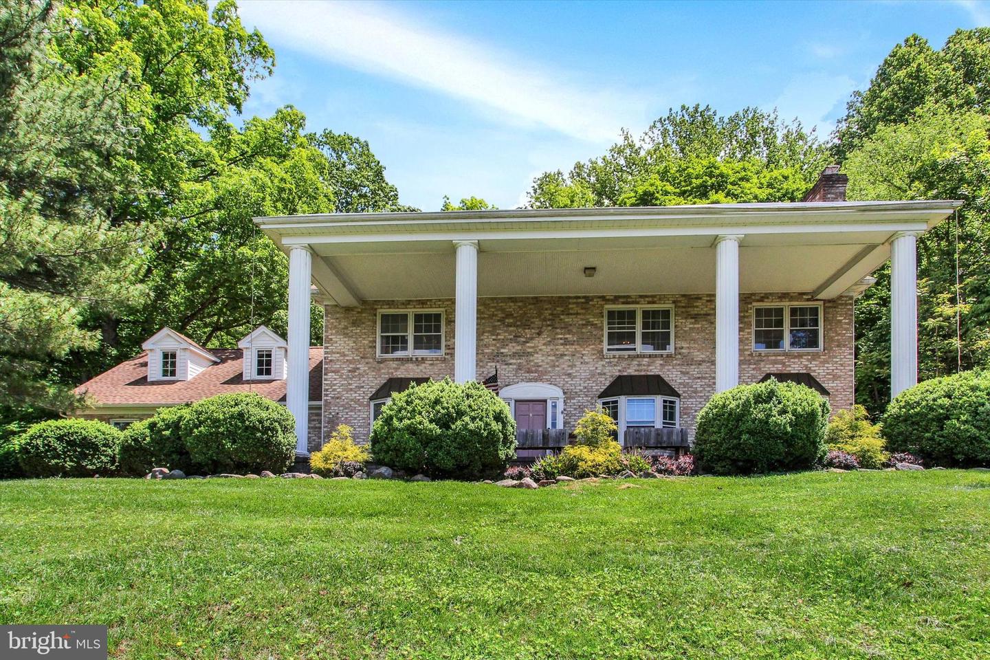 168 Country Club Trl Property Photo 1