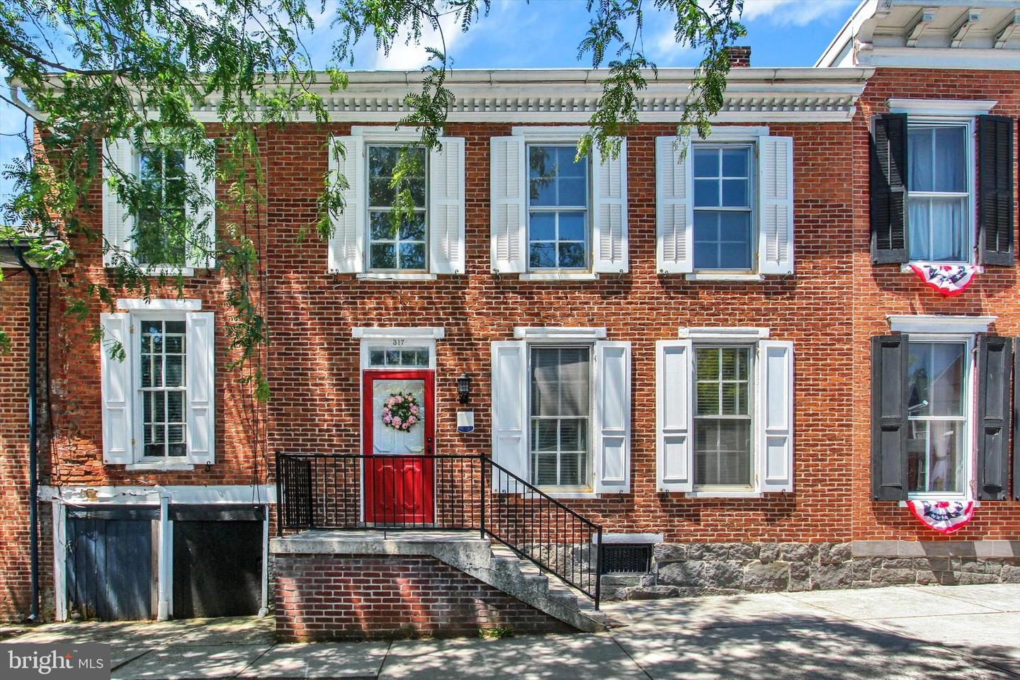 317 Baltimore St Property Photo 1