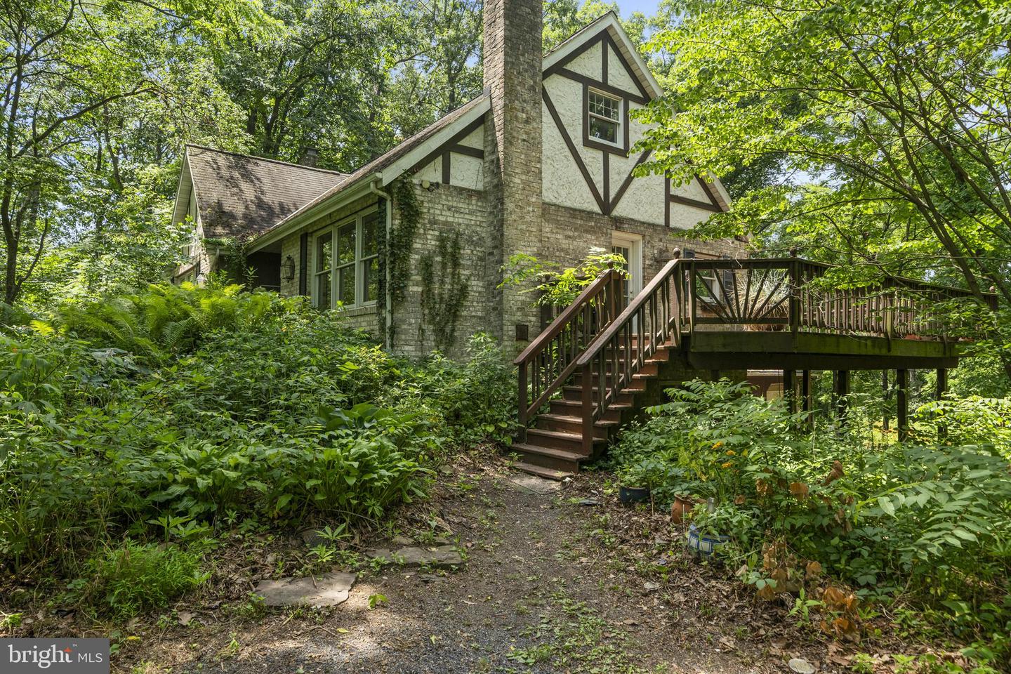 275 Hoffman Rd Property Photo 4