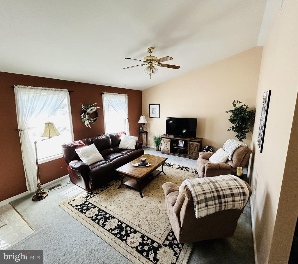 571 Hooker Dr Property Photo 2